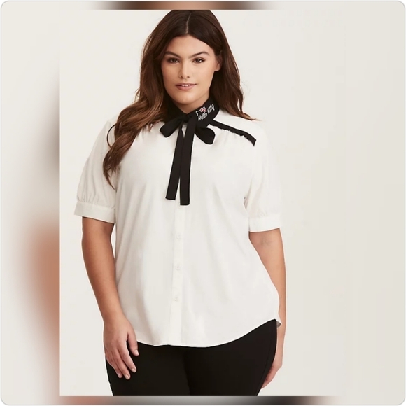 torrid Tops - *HELLO KITTY EMBROIDERED TIE FRONT BUTTON BLOUSE